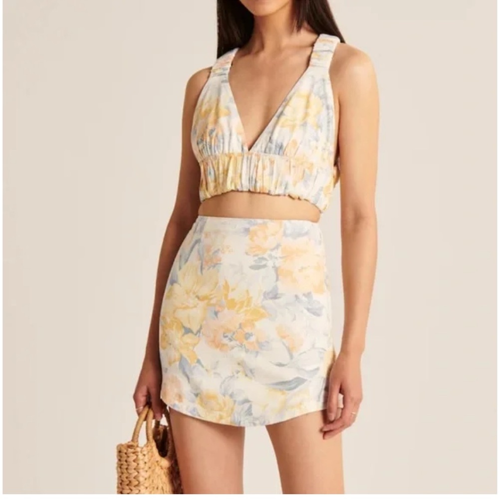 Abercrombie & Fitch Floral Two-Piece Set like new.